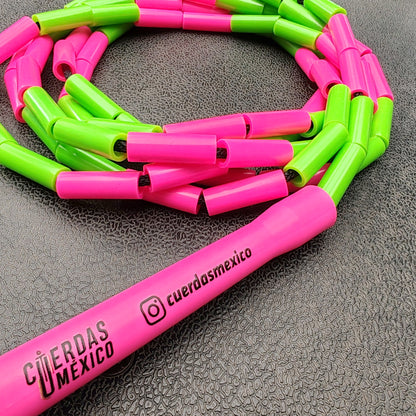 Cuerda para saltar Segmentada- Rosa con Verde Neón (Multicolor)