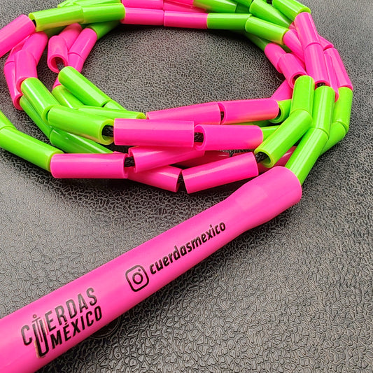 Cuerda para saltar Segmentada- Rosa con Verde Neón (Multicolor)