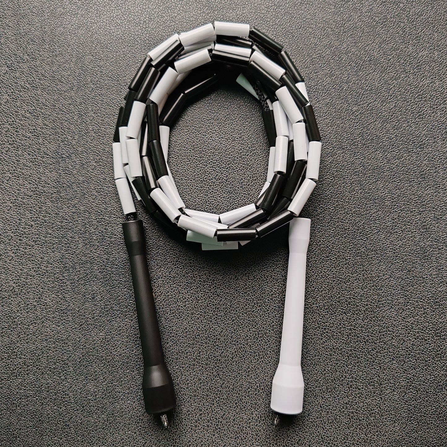 Cuerda para saltar Segmentada - Blanco con Negro (Multicolor)