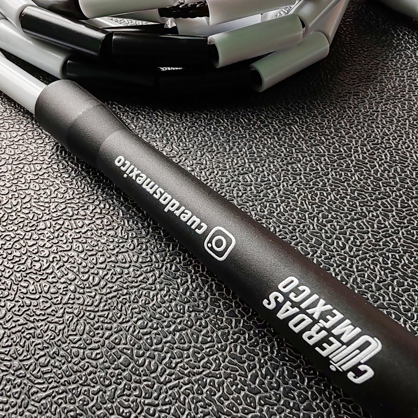 Cuerda para saltar Segmentada - Blanco con Negro (Multicolor)