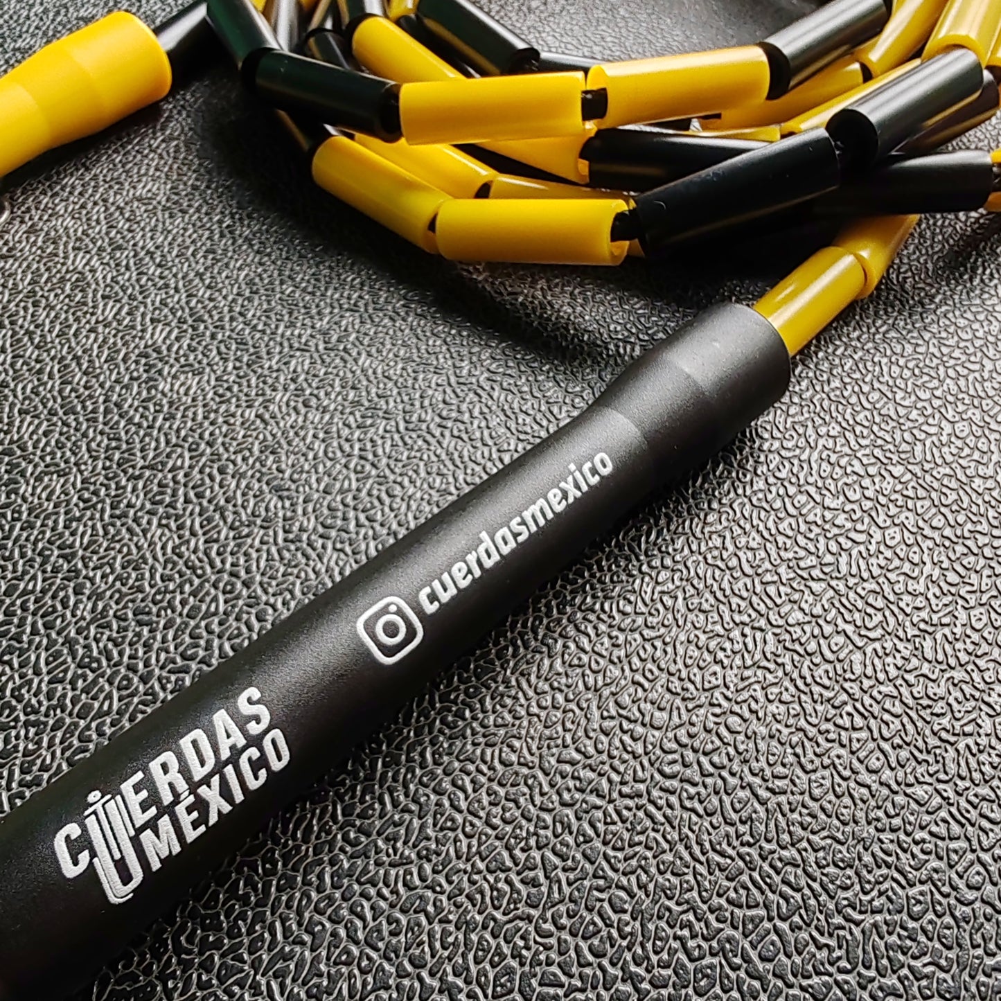 Cuerda para saltar Segmentada - Negro con Amarillo (Multicolor)